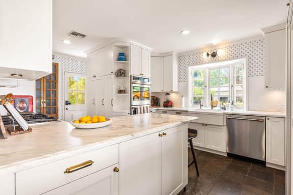 The Clementine | Sunny Escape in the Heart of LA - Image 5