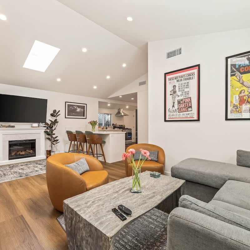 Laurel Canyon 2BR Modern | Remote work friendly