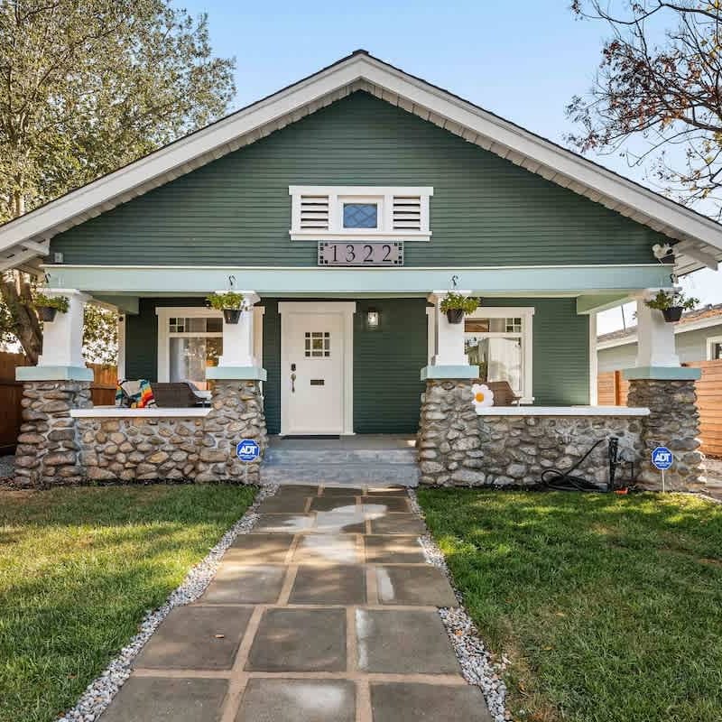 Luxury Gated Hollywood Cottage • 3 King Beds • EV